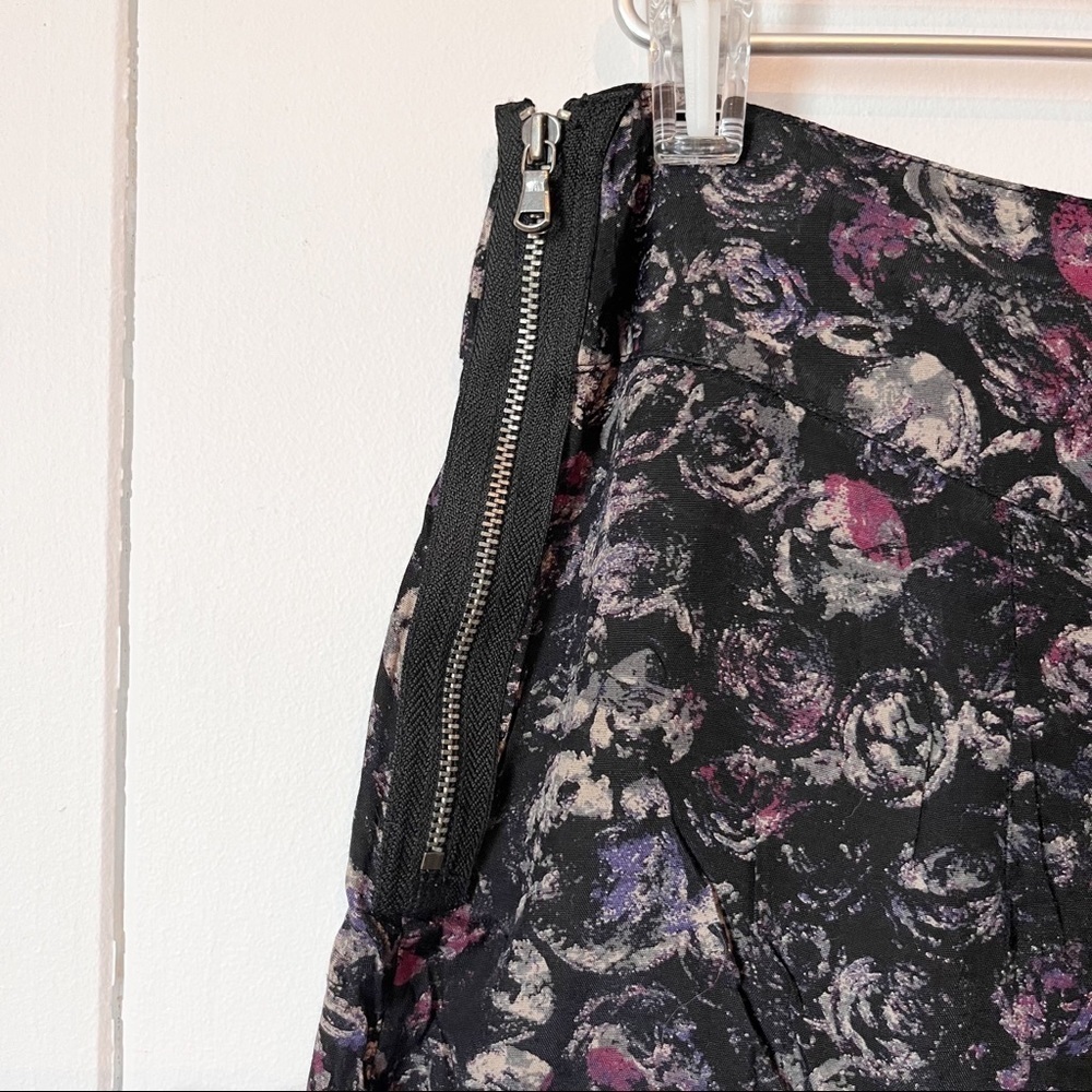 Vintage DKNY abstract floral skirt. Size Large. - Picture 4 of 6